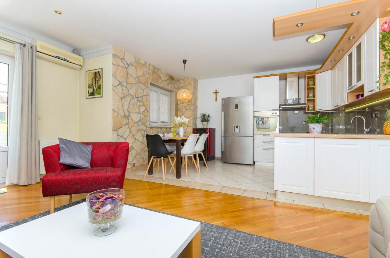 Ferienwohnung Fima Centar Stobrec Split Exterior foto